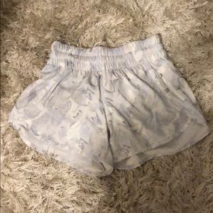 LULULEMON Hotty Hot Shorts Long 4”